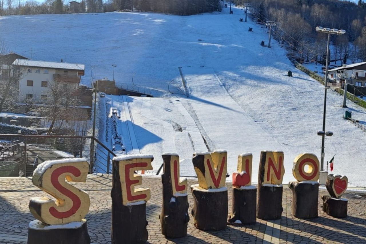 Fiocchi inattesi: risveglio bianco nelle valli bergamasche, sopra i 900 metri