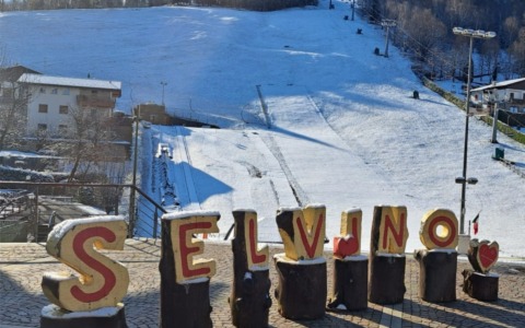 Fiocchi inattesi: risveglio bianco nelle valli bergamasche, sopra i 900 metri