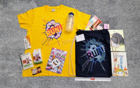 Sacche dipinte a mano dagli alunni e magliette “gold” per la Camozzi Running di domenica 19 aprile