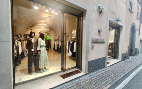 Erreoutlet Ravasio riaccende le luci in via Mazzini ad Alzano Lombardo (merito dei suoi clienti)