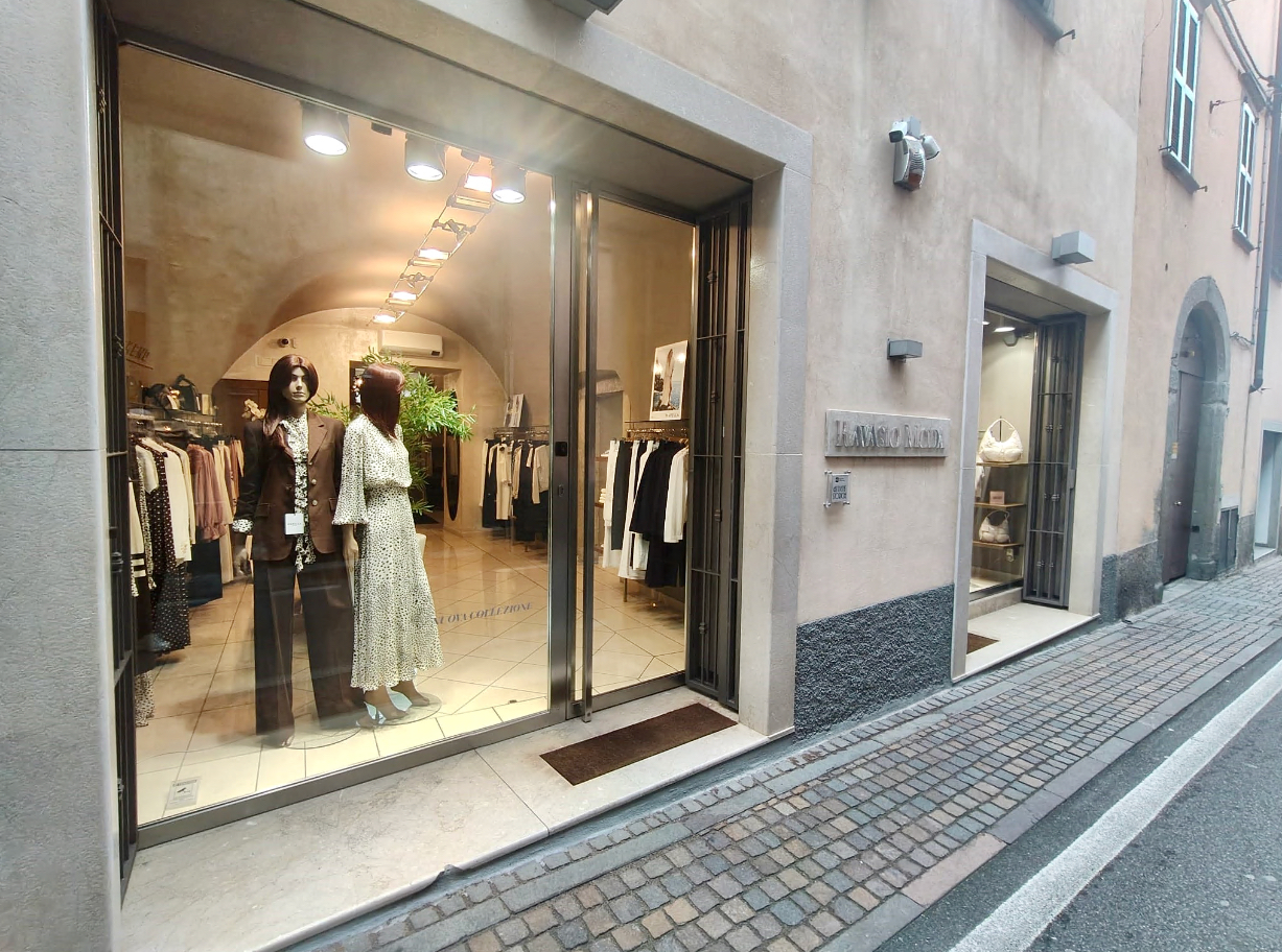 Erreoutlet Ravasio riaccende le luci in via Mazzini ad Alzano Lombardo (merito dei suoi clienti)