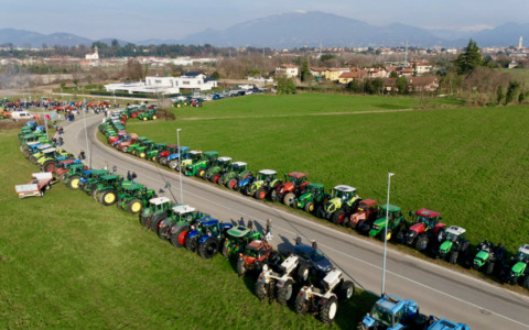 La carica dei cento e più trattori per le vie di Treviolo: la tradizione della Festa dell’Agricoltura