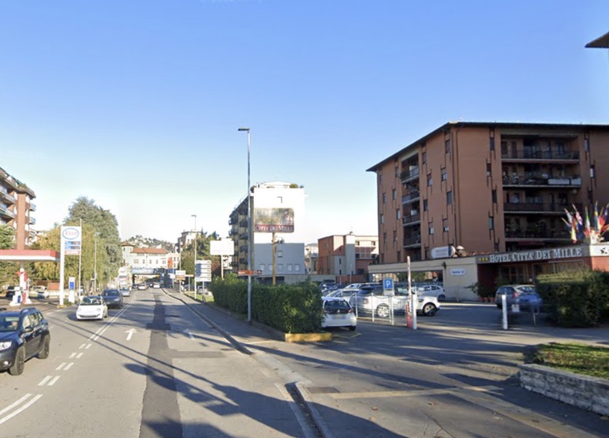 Scontro tra auto e moto in via autostrada: ferito motociclista 42enne