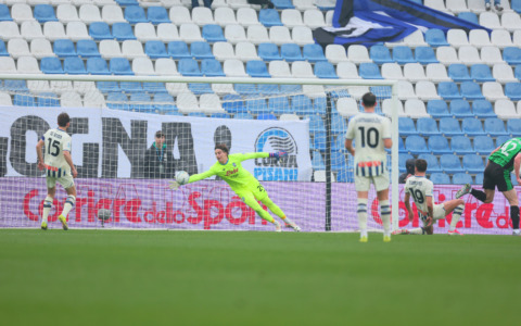 Si salvano in pochi (il migliore è Bernasconi) e deludono in molti, a partire da Samardzic e Scamacca