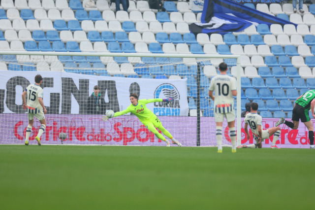 Si salvano in pochi (il migliore è Bernasconi) e deludono in molti, a partire da Samardzic e Scamacca