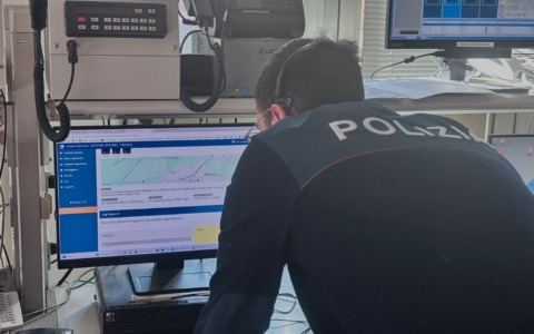 Cittadino con l’app YouPol segnala spacciatore in via Bonomelli: pusher fermato e denunciato