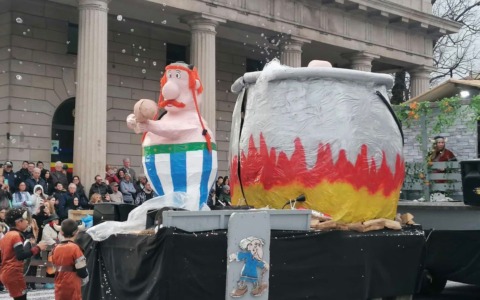 Tripudio di musica e colori alla sfilata di Mezza Quaresima (nonostante la pioggia): tutte le foto