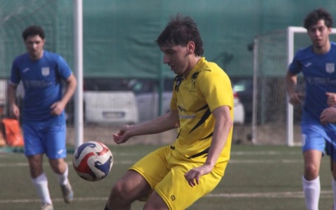 Tra bancone e campo: il cuore di Filippo Bonacina batte nel centrocampo del Città di Alzano