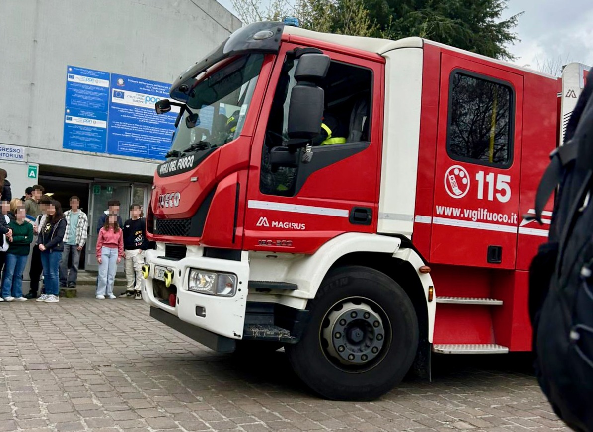 Forte odore di gas, scatta l’allarme al Natta. Ma era una fialetta puzzolente