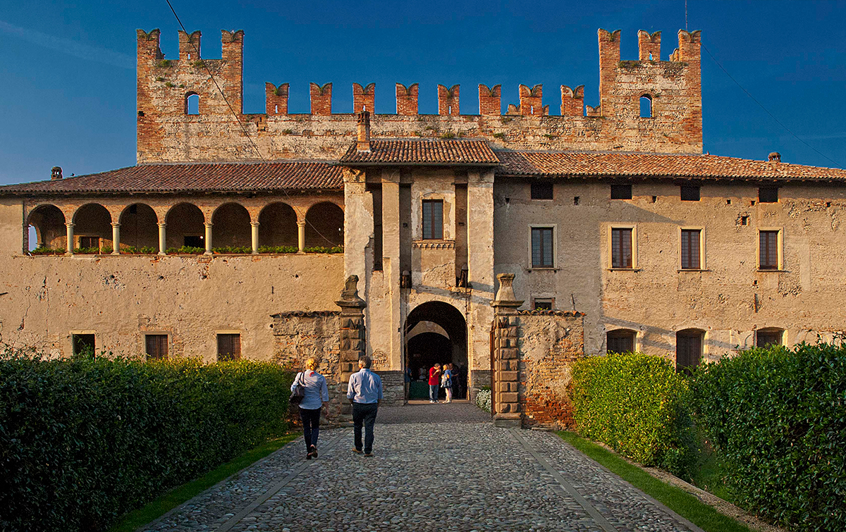Pasquetta tra castelli, borghi medievali e distese di tulipani in Bergamasca