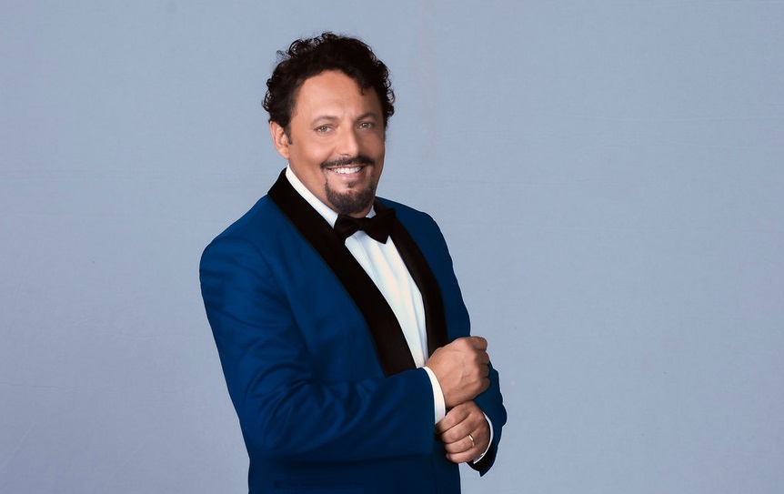 “Bello di mamma!”, il ritorno di Enrico Brignano tra risate, nostalgia e nuove emozioni