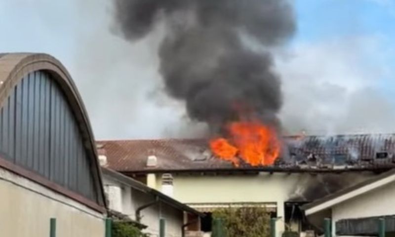 Scoppia un incendio sul balcone, quattro case inagibili a Canonica d’Adda
