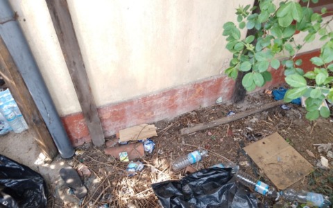 Pendolari tra sporcizia e pericoli: le criticità (ormai croniche) della stazione di Romano