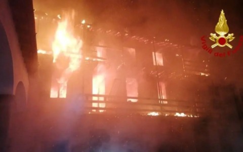 Incendio in una palazzina a Grumello del Monte: otto persone in salvo, perlopiù anziani