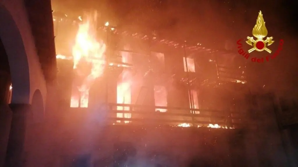 Incendio in una palazzina a Grumello del Monte: otto persone in salvo, perlopiù anziani