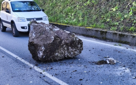 Macigno in strada a San Pellegrino, servono quasi due milioni di euro e tempi lunghi per la messa in sicurezza