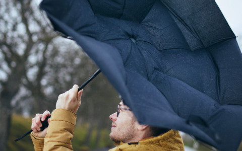 Allerta gialla metereologica anche in Bergamasca: forti raffiche di vento in arrivo