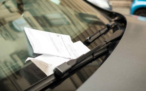 Otto multe cancellate per sosta vietata vicino all’aeroporto di Orio: vince l’ex deputato