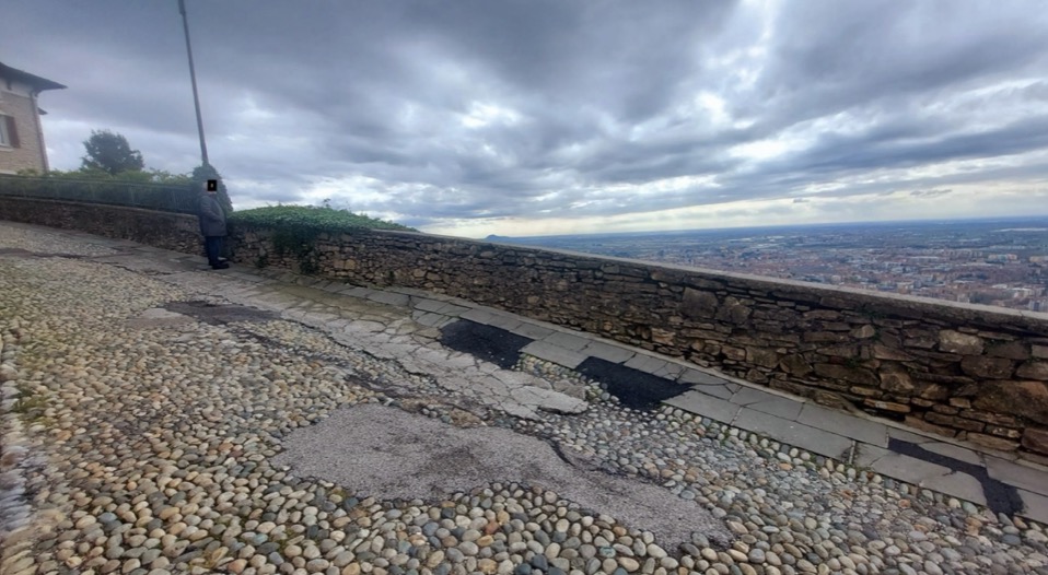 Pavimentazione irregolare a San Vigilio, l’opposizione chiede delle verifiche al Comune