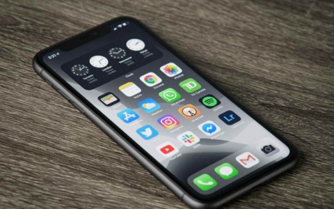 Minimalismo digitale: perché i wallet magnetici per iPhone stanno rivoluzionando l’everyday carry