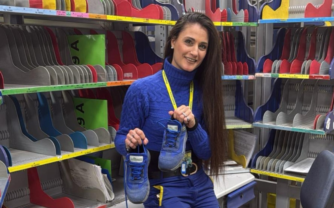 Le scarpe consumate dei postini diventano pavimenti per le aree gioco dei parchi: grande adesione in Bergamasca