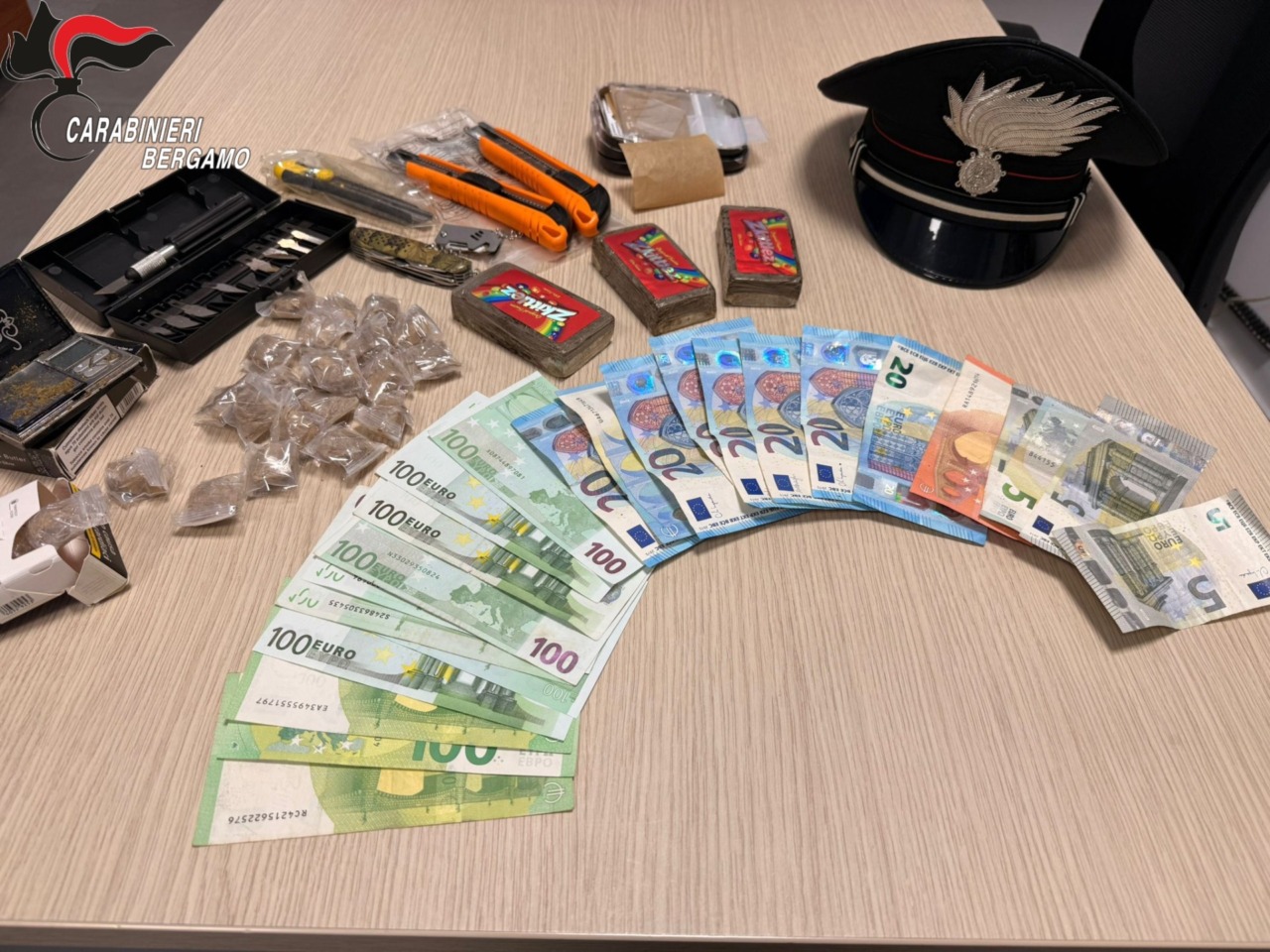Arrestato giovane pusher nel parco a Stezzano: sequestrati oltre 350 grammi di hashish