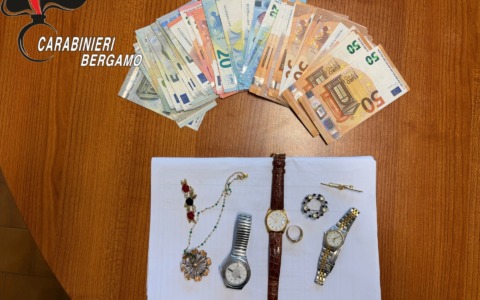 Finto carabiniere deruba anziana a Mapello: sorpreso dai carabinieri alla stazione di Treviglio