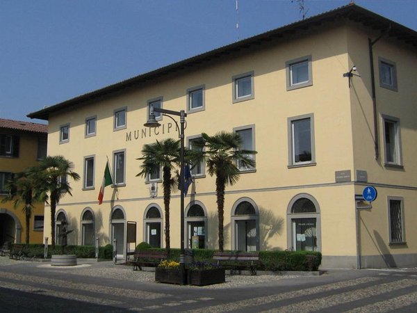 Dopo Montello, pure Calcinate: sindaci compatti per il “no” a un nuovo impianto di smaltimento dei rifiuti