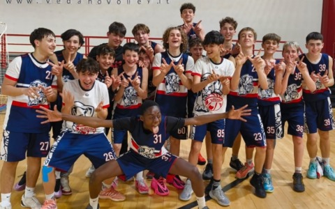 Lo stezzanese Simone Lorenzi, coach dell’Almenno Basket U14, eletto “Miglior allenatore” al 48° Trofeo Garbosi