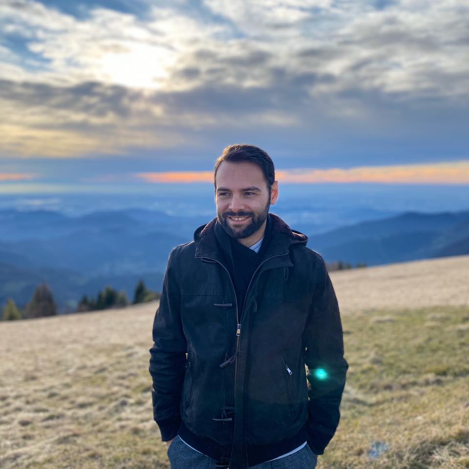 Tre ciclisti travolti a Treviglio da un’automobilista ubriaco: il 34enne Flavio Leoni muore di fronte al padre e allo zio