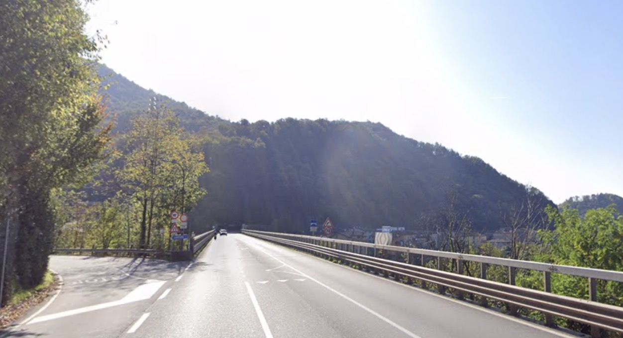 Avviata la posa delle reti paramassi lungo la Statale 470: nuovi disagi al traffico in Val Brembana