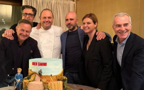 Zalone a Brusaporto per celebrare il film dei record “Buen Camino”