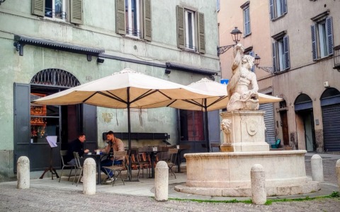 Nuovo bar bistrot in piazzetta del Delfino: l’ha aperto Alberto Fassi di Legami