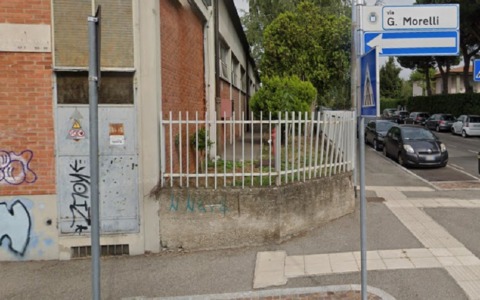 Derubato più volte e ora multato per un sacco giallo in strada 12 ore prima della raccolta: «Inaccettabile»