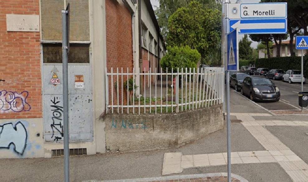 Derubato più volte e ora multato per un sacco giallo in strada 12 ore prima della raccolta: «Inaccettabile»