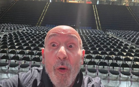 Comicità autentica a ChorusLife con Maurizio Battista: un approccio quasi neorealista