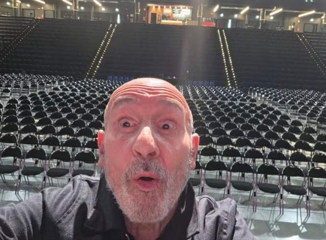 Comicità autentica a ChorusLife con Maurizio Battista: un approccio quasi neorealista