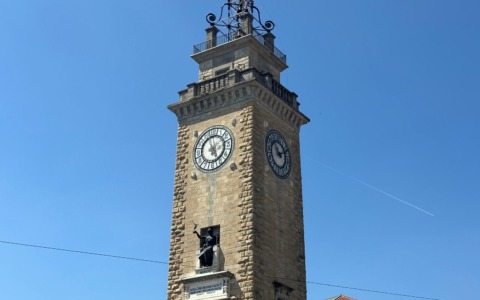 La Torre dei Caduti di Bergamo segna due ore diverse: tutta colpa di un componente rotto