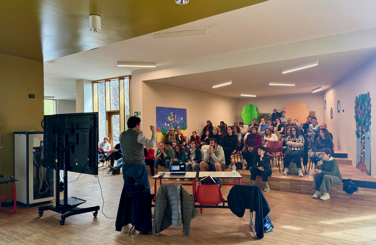 Infiltrazioni in aula e nella palestra della scuola Rodari di Curno: lavori in arrivo per l’estate?