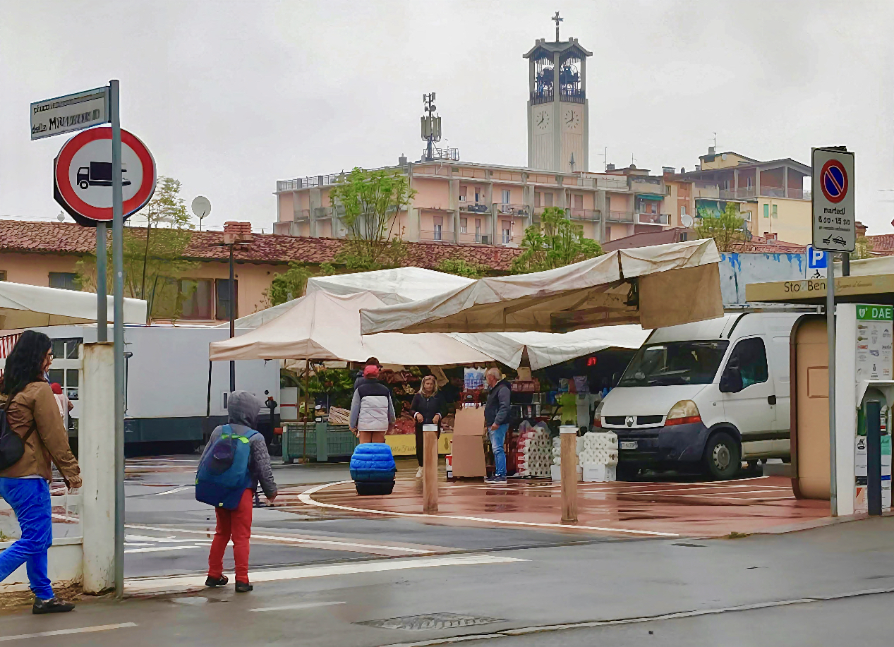 Ad Azzano San Paolo c’è stato il gran debutto (con soddisfazione) della nuova area del mercato