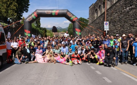 Sulle mura di Città Alta 30mila persone al 50° Soap Box Rally