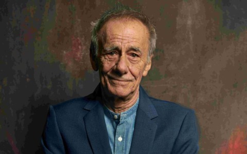 Vecchioni tra parole e musica: a Bergamo il “silenzio” incontra il “tuono”