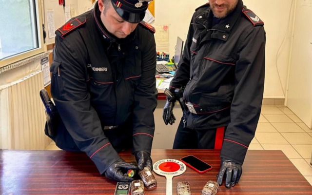 Ketamina in classe e 400 grammi di hashish a casa: arrestato 18enne di Brembate