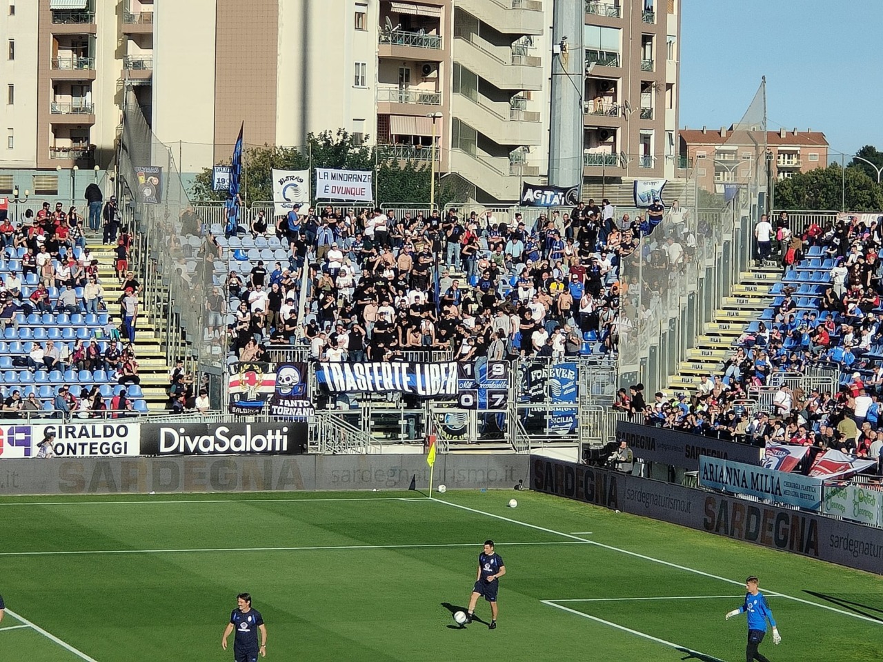 Sull’aereo di ritorno da Cagliari la delusione dei tifosi non è per la sconfitta, ma per l’atteggiamento
