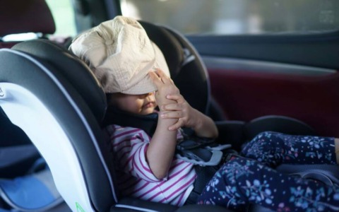 Cosa prevede la legge per i seggiolini auto: obblighi, omologazioni e sanzioni
