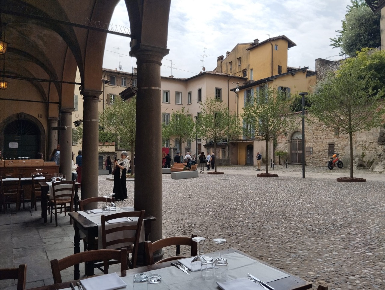 Ecco la nuova Piazza Angelini: senza le auto è davvero bella
