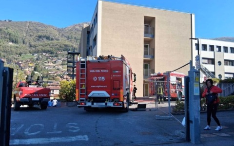 Fuoriuscita di fumo dalla casa di riposo a Gandino, sul posto i vigili del fuoco
