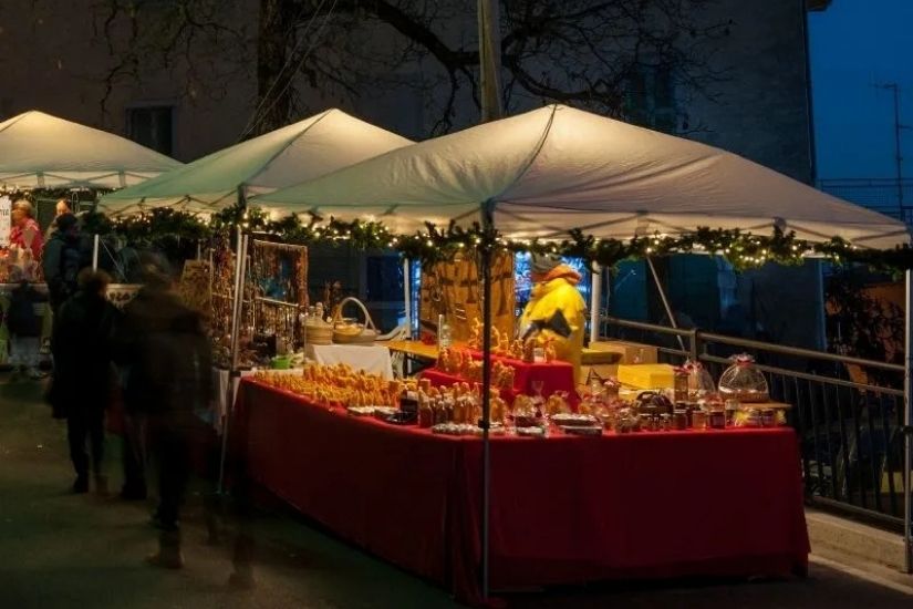 Eventi all’aperto in Lombardia: il gazebo pieghevole come soluzione pratica per chi allestisce uno stand