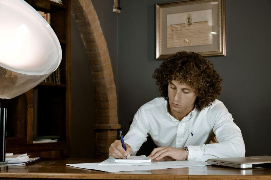 Laurearsi con il supporto di Gruppo Aiuto Tesi: cosa sapere prima di iniziare