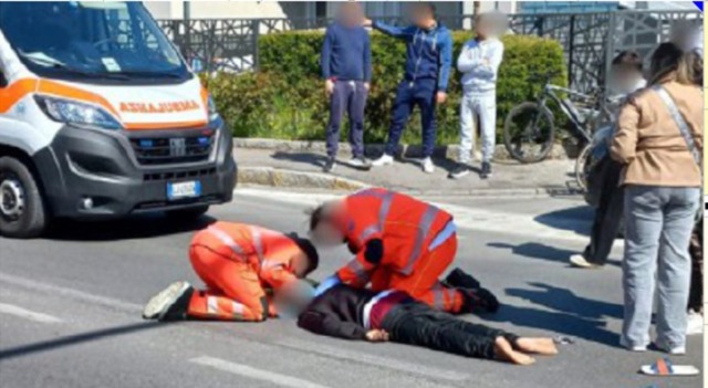 Attimi di paura a Pontirolo: 29enne perde il controllo del monopattino e rimane sulla strada privo di sensi